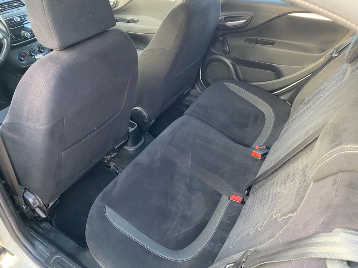 Fiat Punto 1.3 MJT II 75 CV 5 porte Lounge (13)