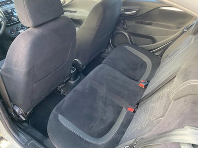 Fiat Punto 1.3 MJT II 75 CV 5 porte Lounge (13)