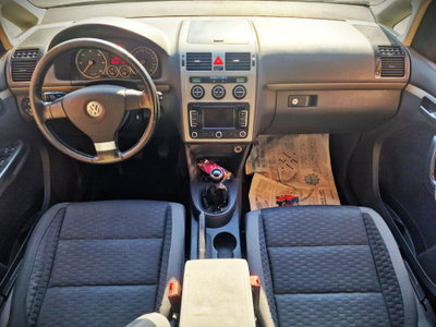 Volkswagen Touran TDI 105CV DPF Highline (6)