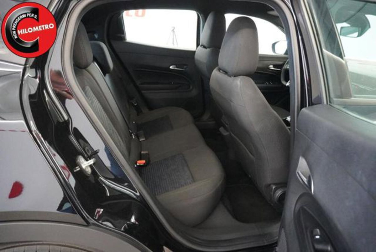 Alfa Romeo Junior 1.2 ibrida 145cv edct6 (13)