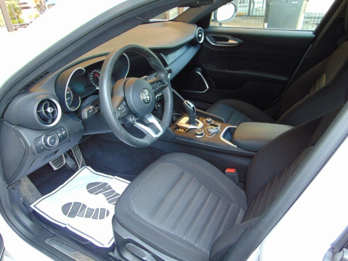 Alfa Romeo Giulia 2.2 Turbodiesel 160 CV AT8 Super (14)