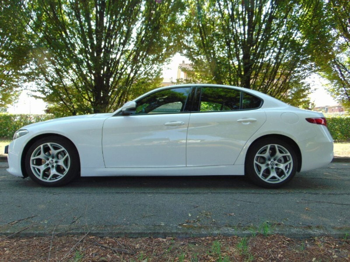 Alfa Romeo Giulia 2.2 Turbodiesel 160 CV AT8 Super (4)
