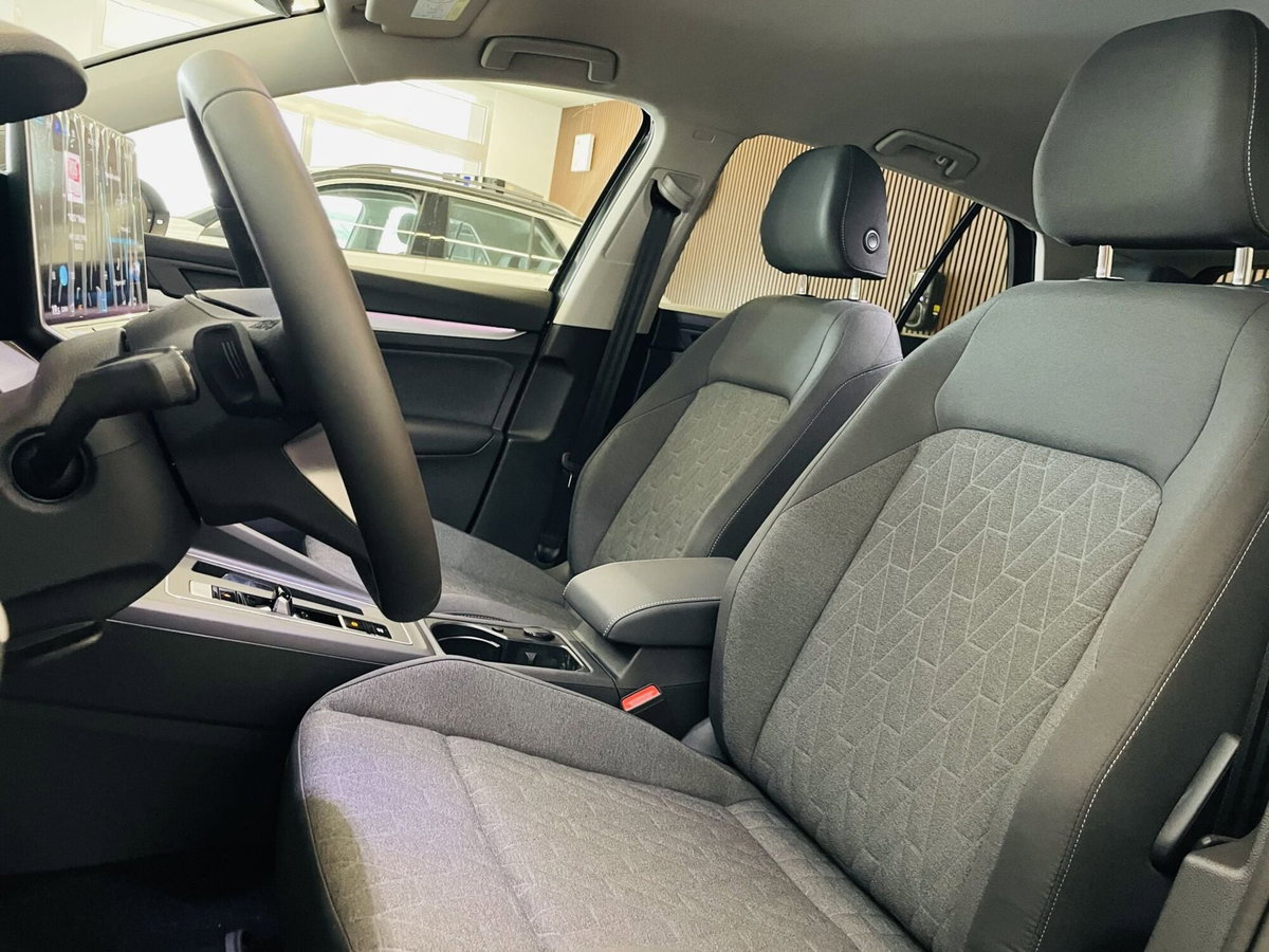 Volkswagen Golf 1.5 TSI EVO ACT 1st Edition Life (8)