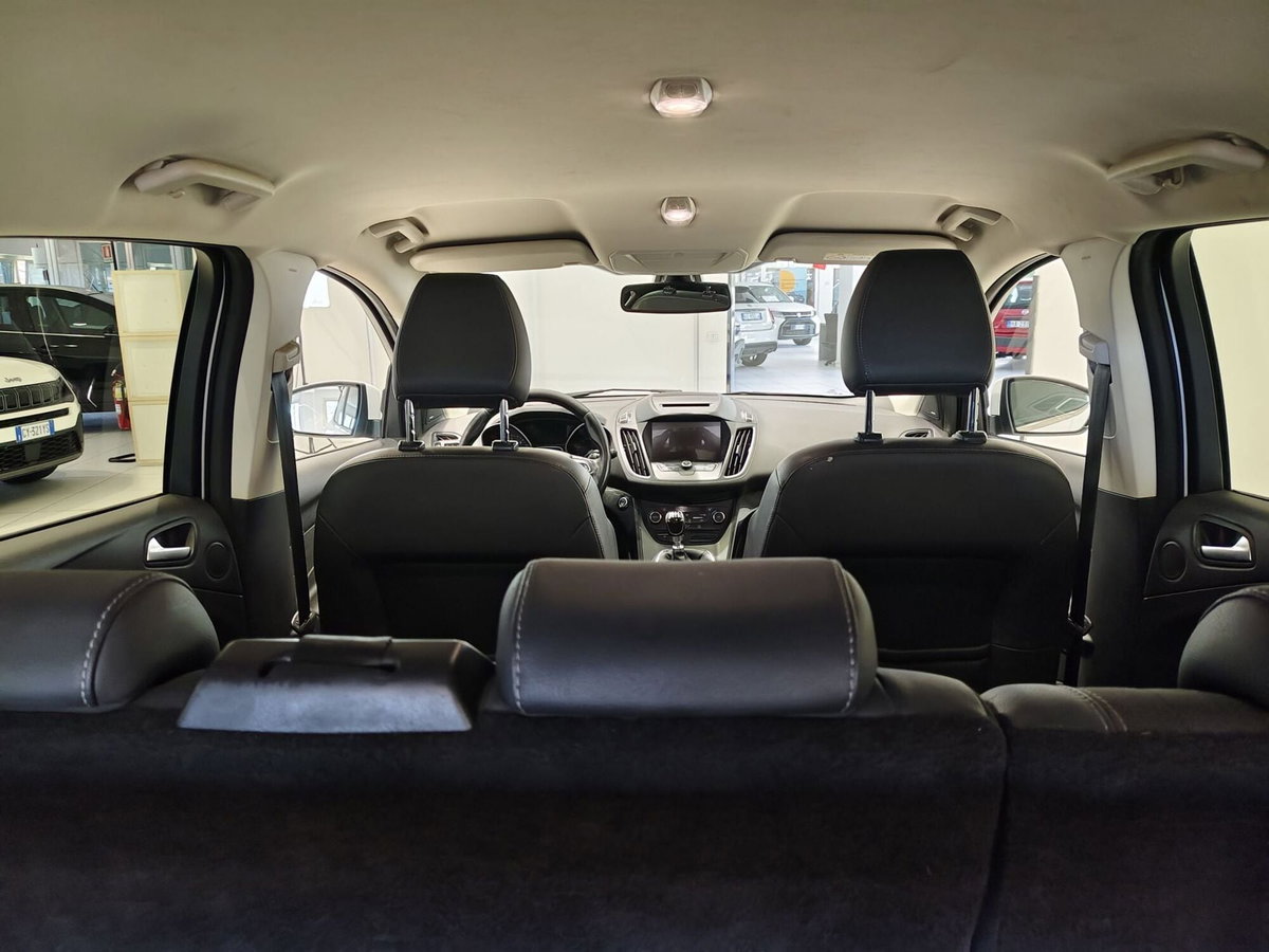 Ford Kuga 2.0 TDCI 150 CV S&S 4WD Business (12)