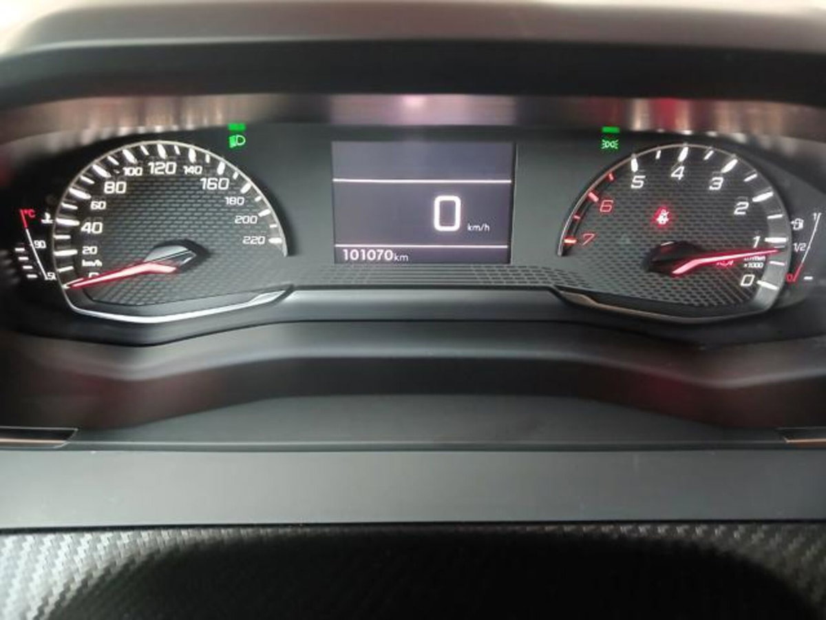 Peugeot 2008 PureTech 130 S&S Allure (10)