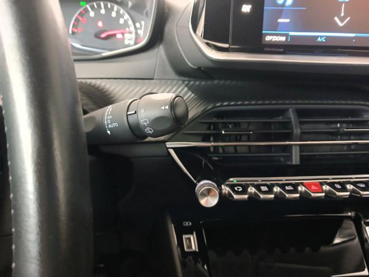 Peugeot 2008 PureTech 130 S&S Allure (11)