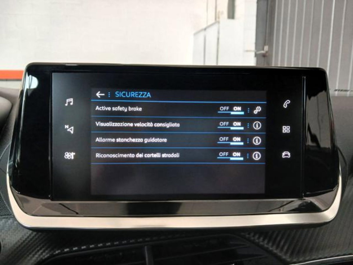 Peugeot 2008 PureTech 130 S&S Allure (12)