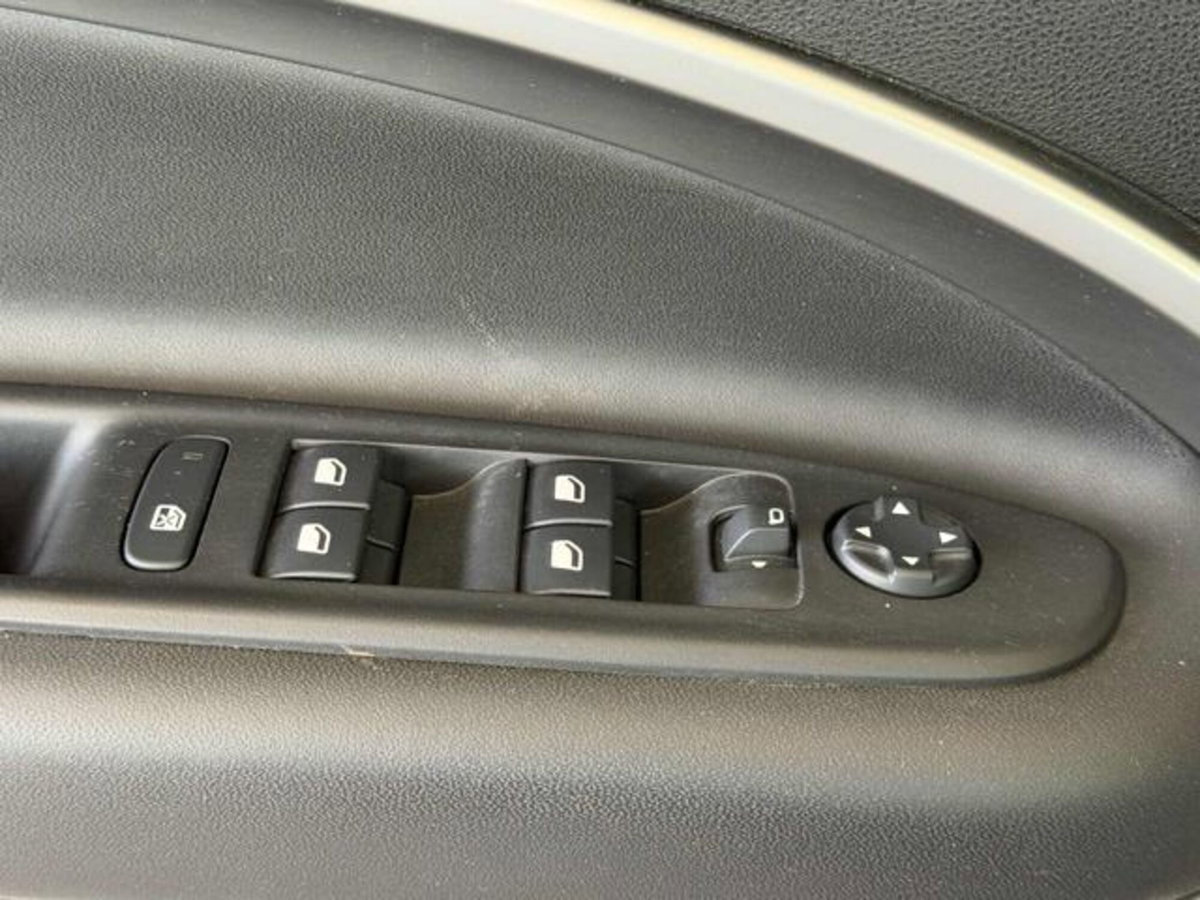 Jeep Avenger 1.2 turbo Altitude fwd 100cv (15)