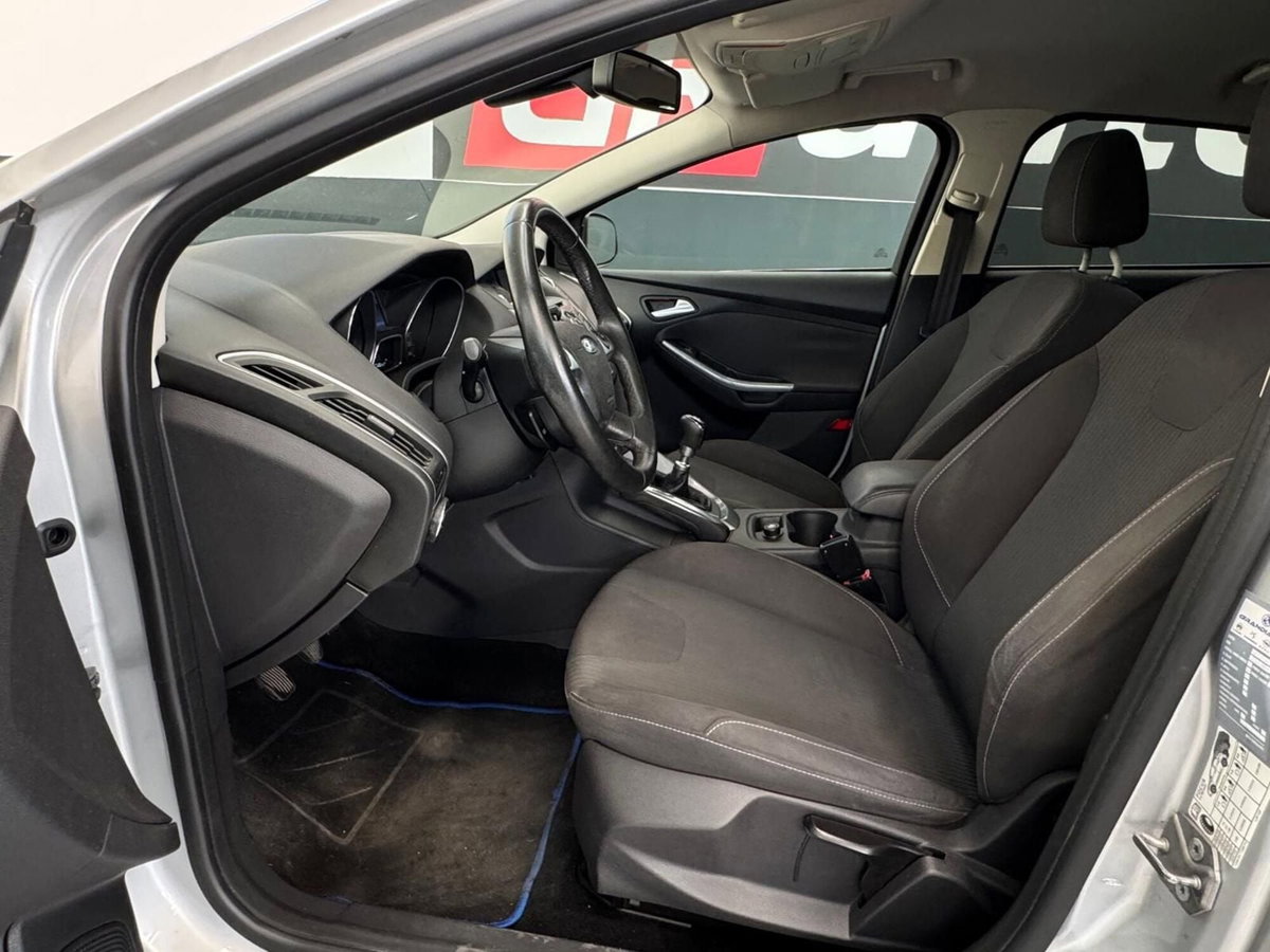 Ford Focus 1.6 TDCi 115 CV Titanium (12)