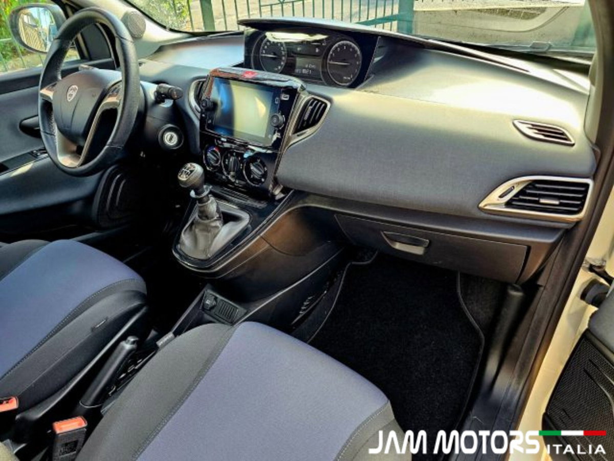 Lancia Ypsilon 1.0 FireFly 5 porte S&S Hybrid Gold Plus (7)
