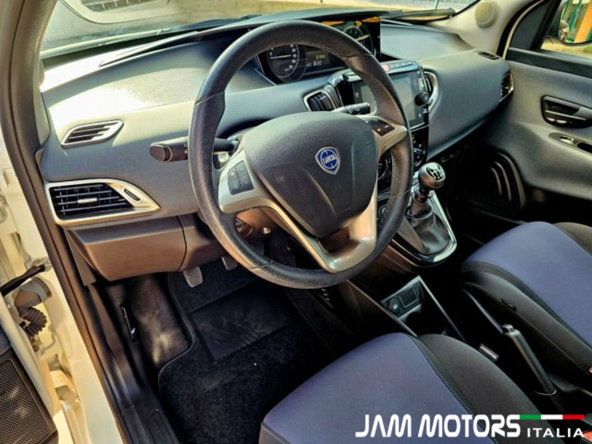 Lancia Ypsilon 1.0 FireFly 5 porte S&S Hybrid Gold Plus (9)