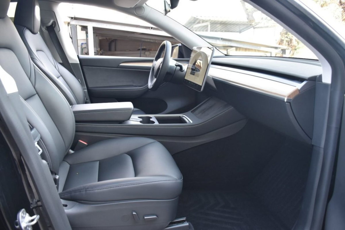 Tesla Model Y Long Range Dual Motor awd (18)
