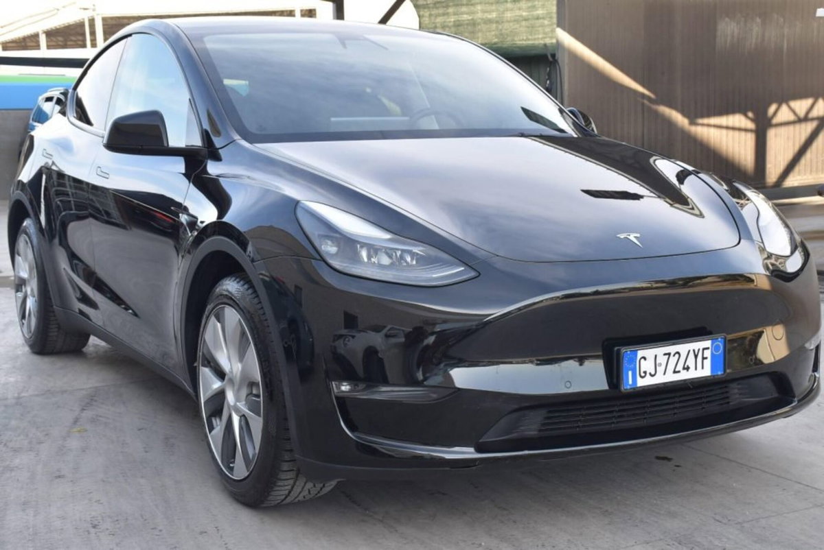 Tesla Model Y Long Range Dual Motor awd (3)