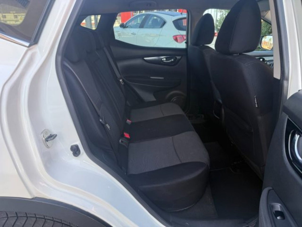 Nissan Qashqai 1.6 DIG-T Acenta (17)