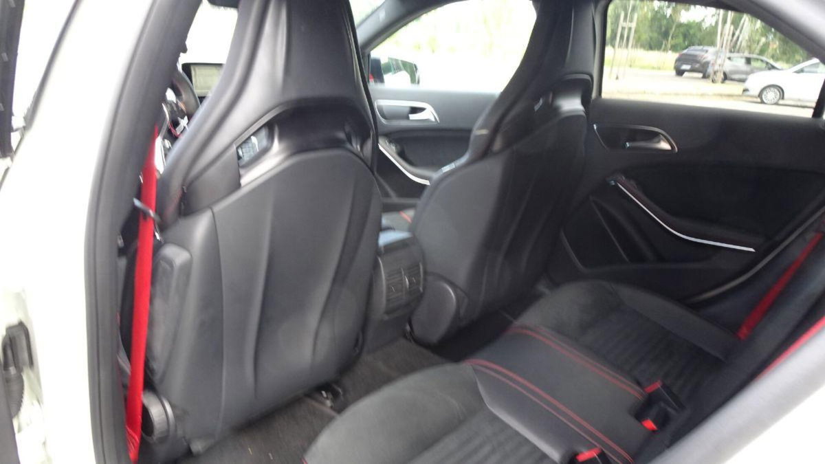 Mercedes-Benz Classe A 45 AMG 4Matic Automatic (18)