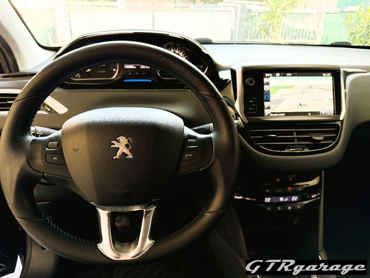 Peugeot 208 HDi 68 CV 5 porte Allure (12)