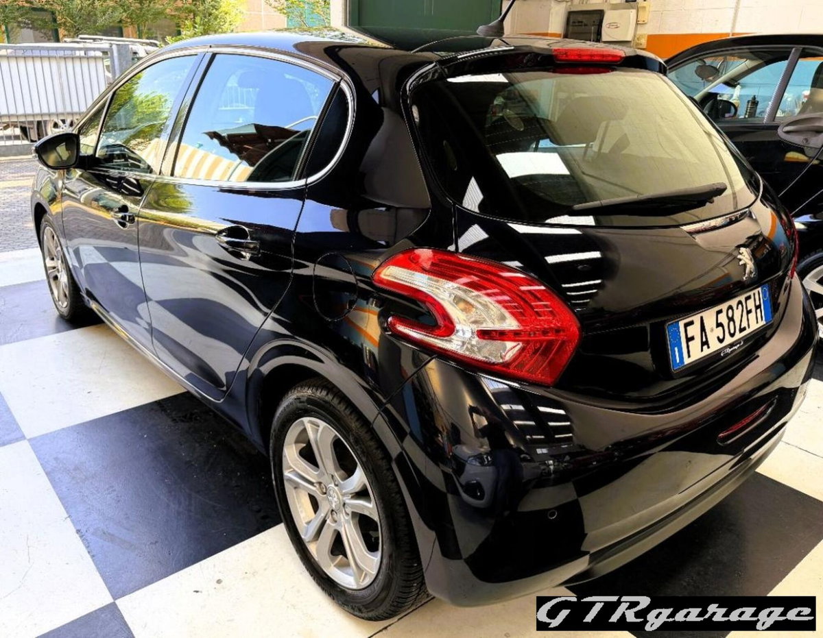 Peugeot 208 HDi 68 CV 5 porte Allure (4)