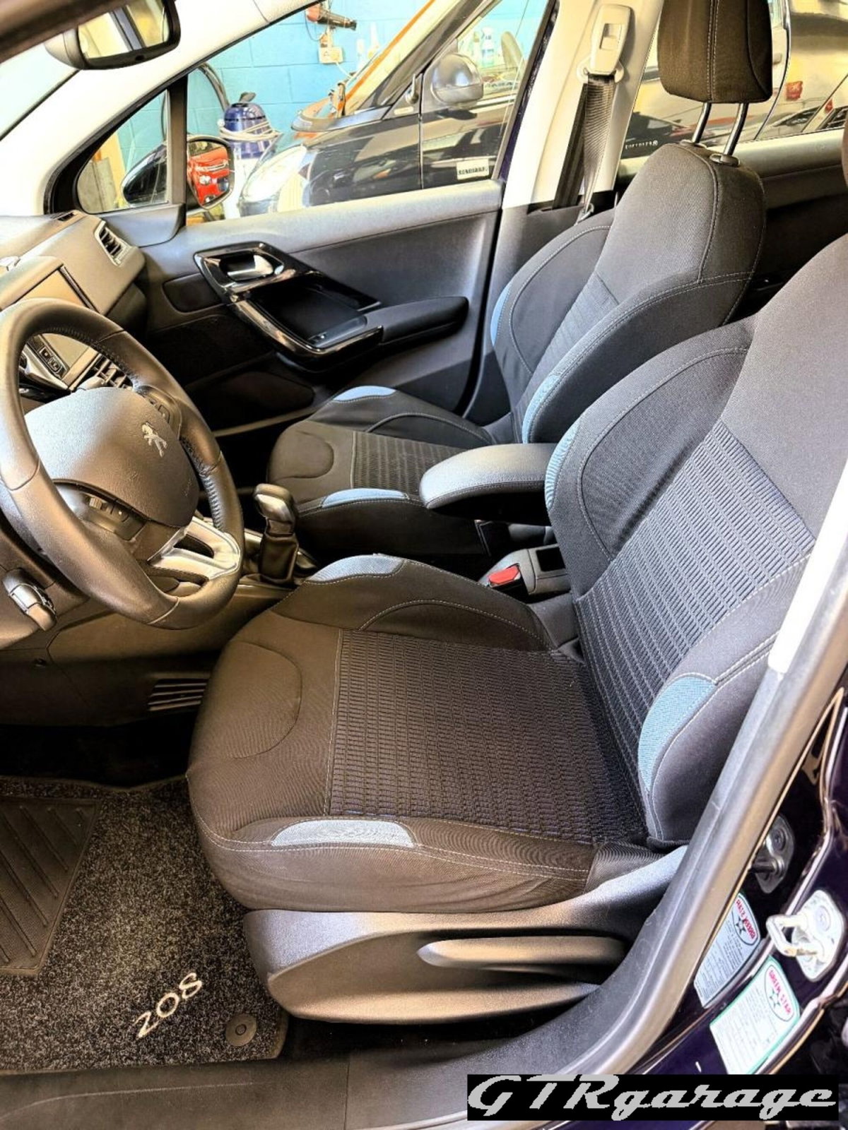 Peugeot 208 HDi 68 CV 5 porte Allure (8)