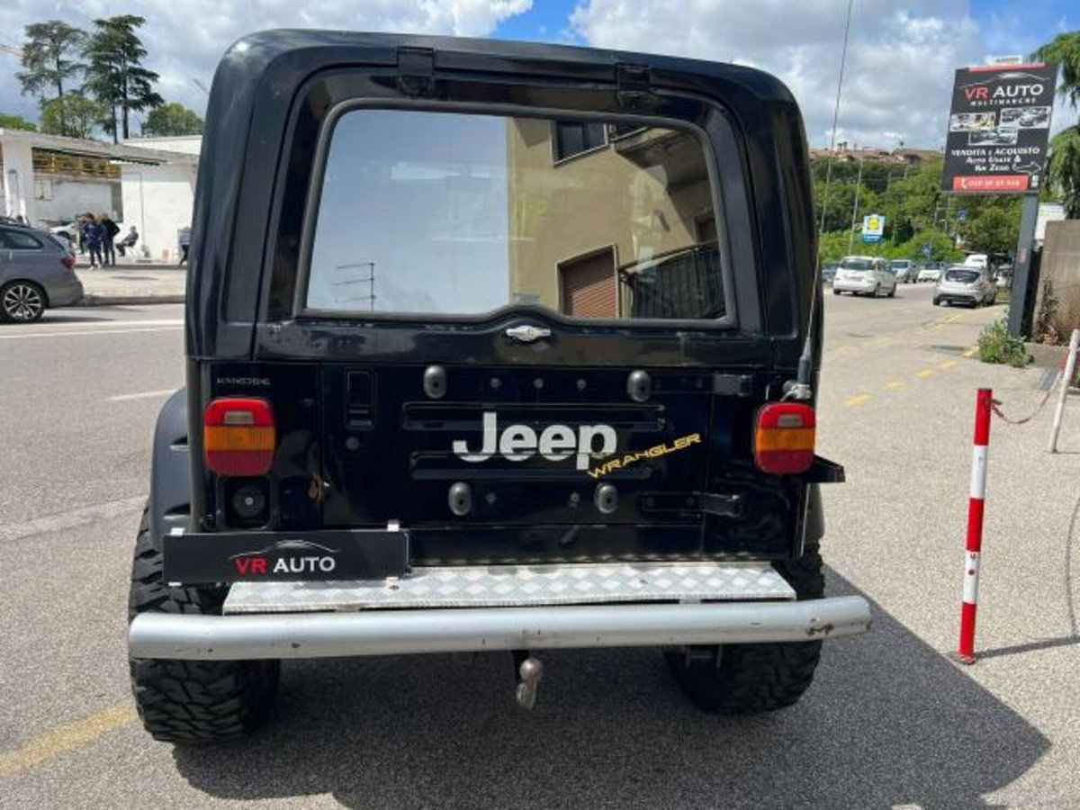 Jeep Wrangler 2.5 Laredo (3)