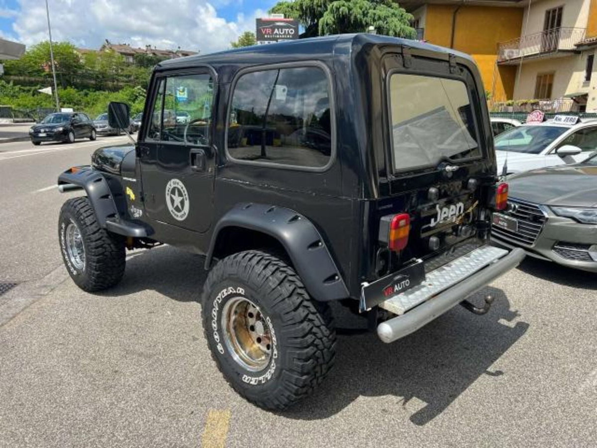 Jeep Wrangler 2.5 Laredo (4)