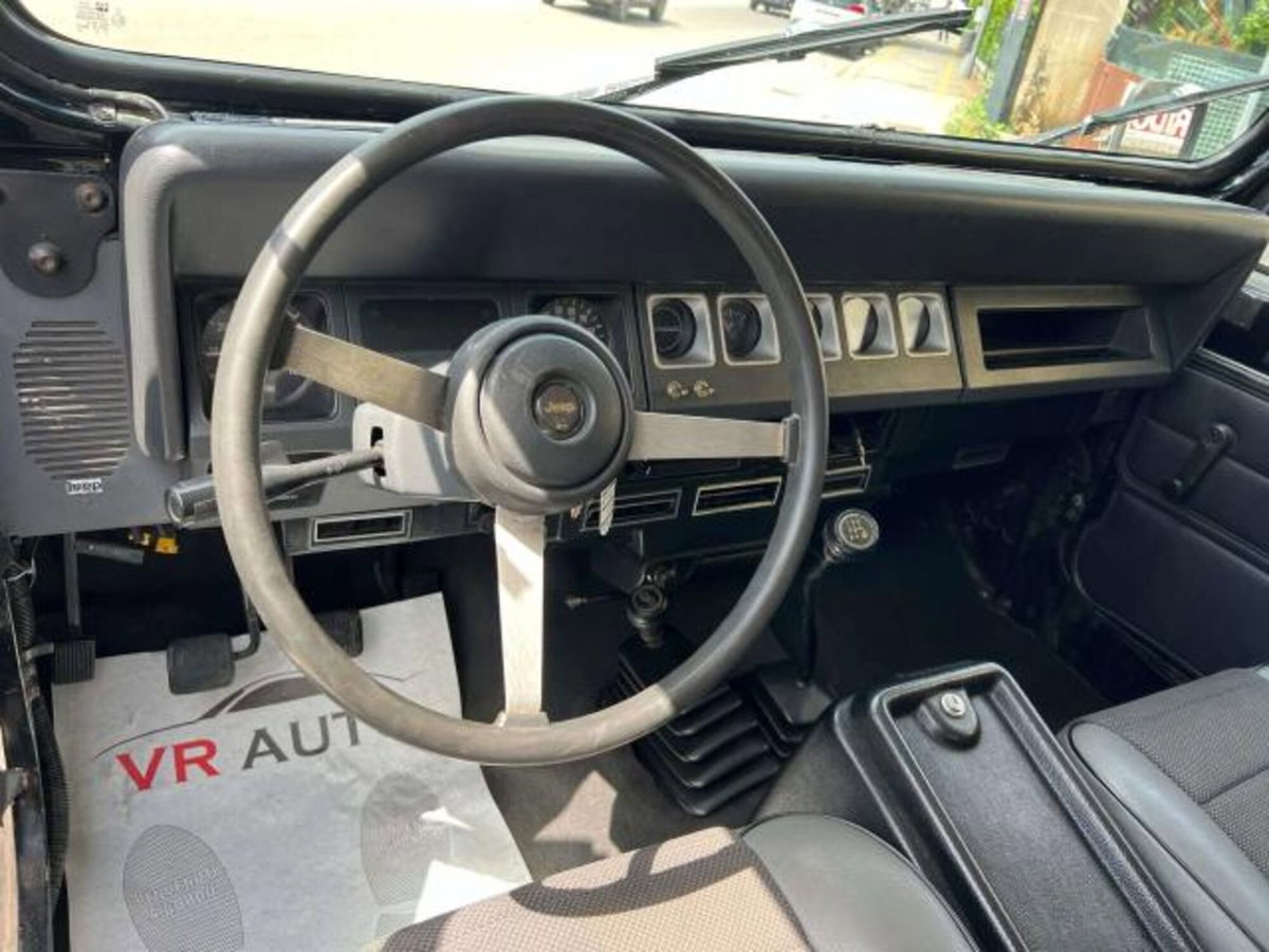Jeep Wrangler 2.5 Laredo (5)
