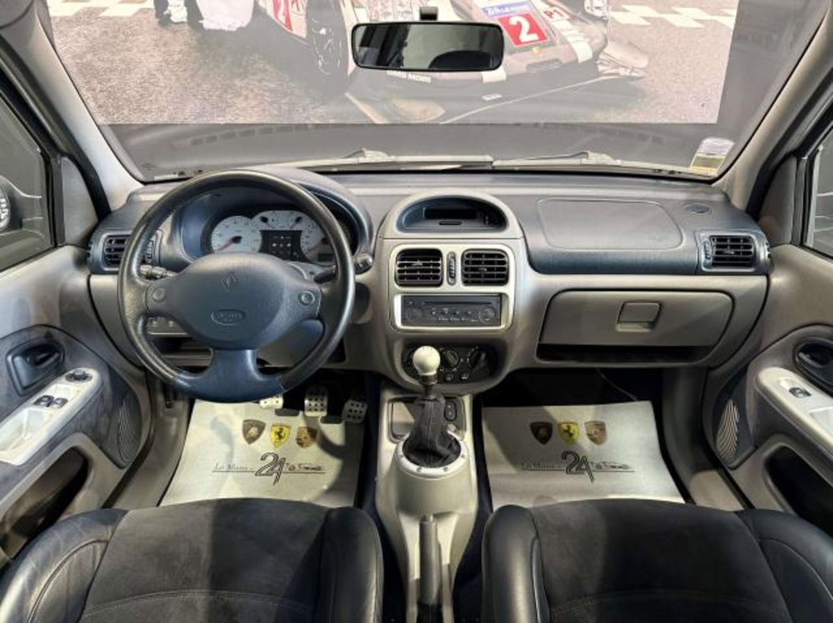 Renault Clio 3.0 V6 24V cat 3 porte Renault Sport (11)