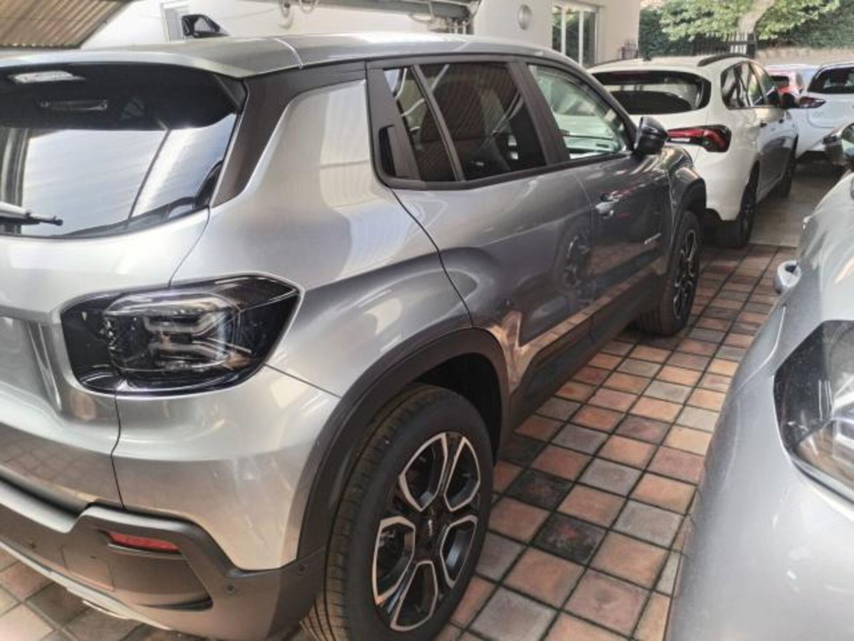Jeep Avenger 1.2 turbo Summit fwd 100cv (6)