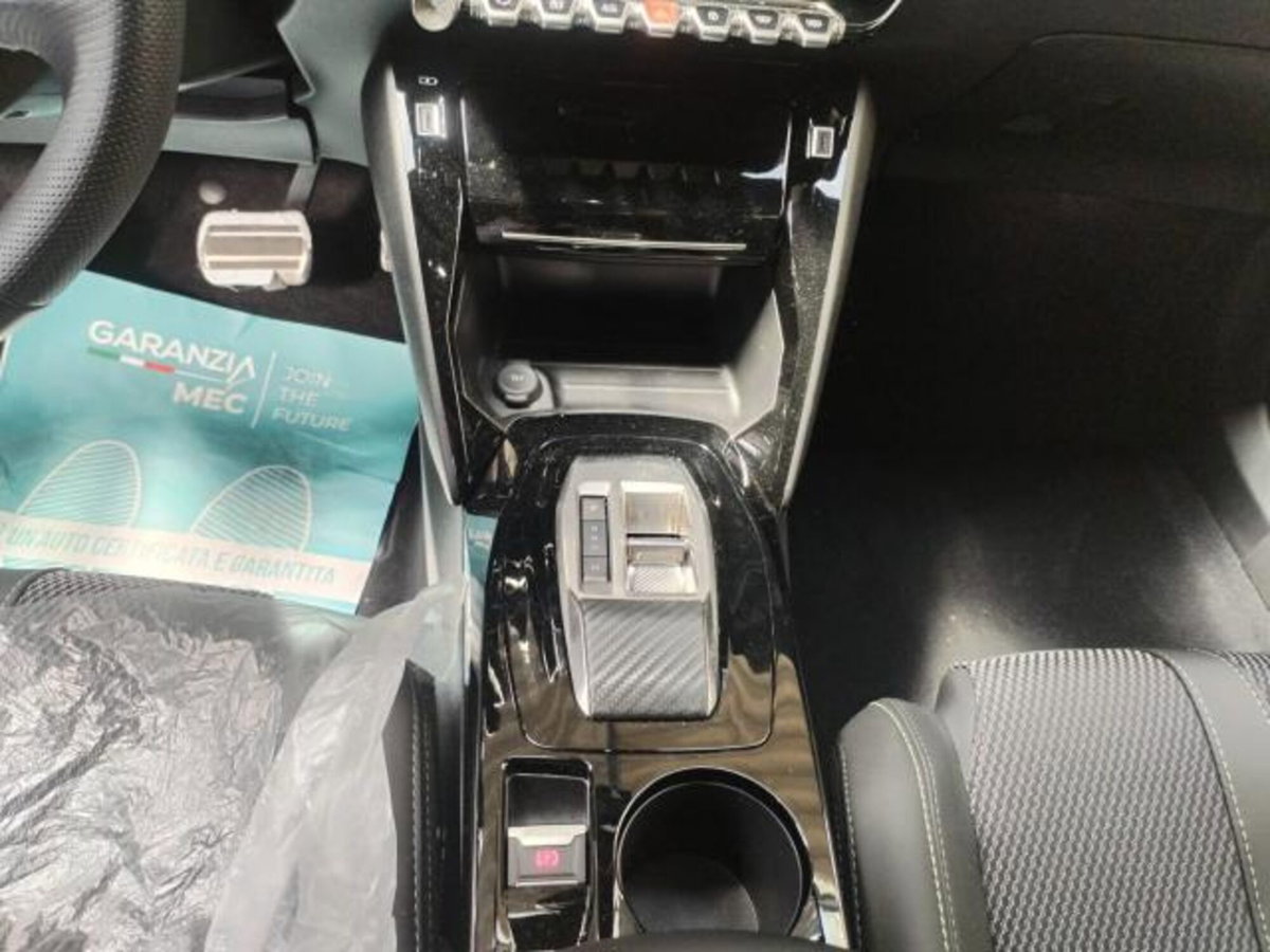 Peugeot 2008 1.2 hybrid Allure 145cv e-dcs6 (5)