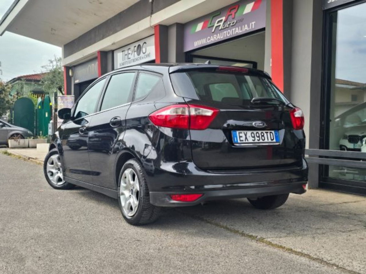 Ford C-Max 1.6 TDCi 95CV Titanium (9)