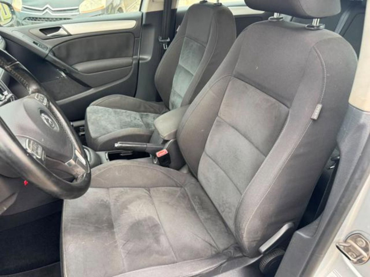 Volkswagen Golf 1.6 TDI DPF 5p. Highline (11)