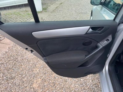 Volkswagen Golf 1.6 TDI DPF 5p. Highline (14)