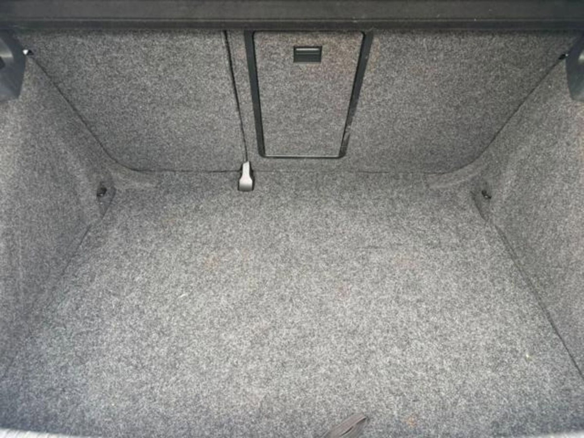 Volkswagen Golf 1.6 TDI DPF 5p. Highline (16)
