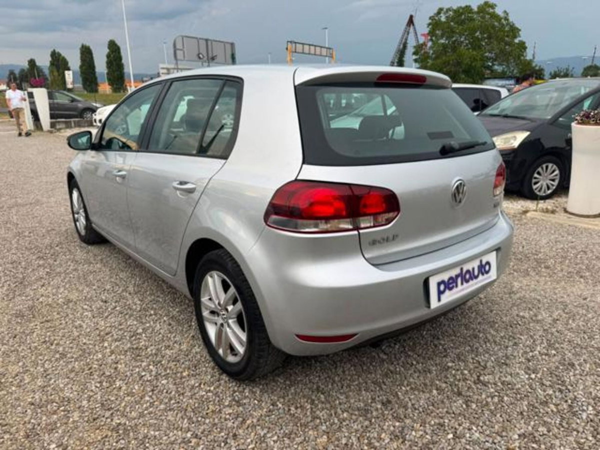 Volkswagen Golf 1.6 TDI DPF 5p. Highline (6)
