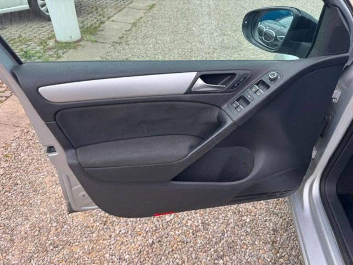 Volkswagen Golf 1.6 TDI DPF 5p. Highline (8)