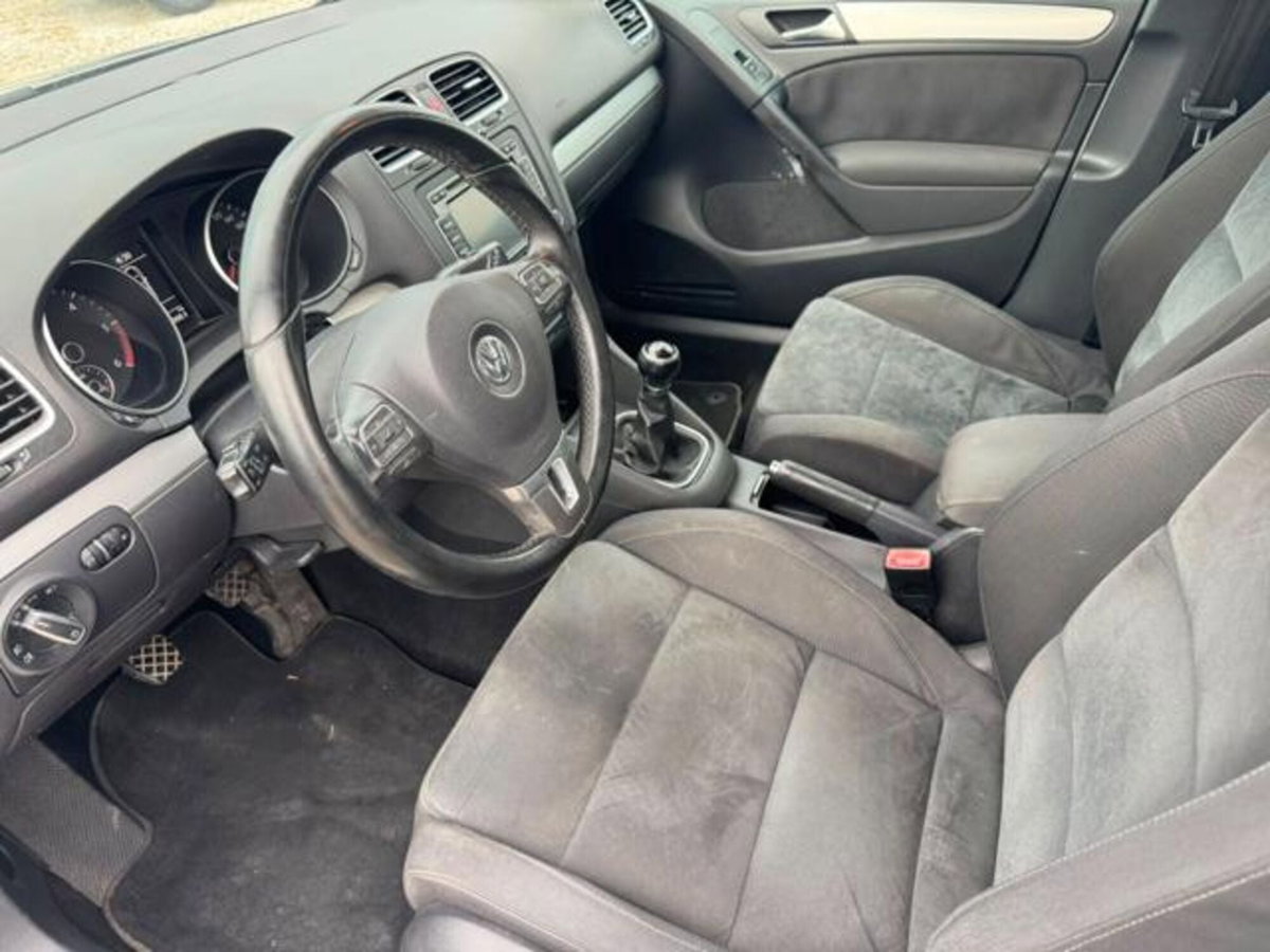 Volkswagen Golf 1.6 TDI DPF 5p. Highline (9)