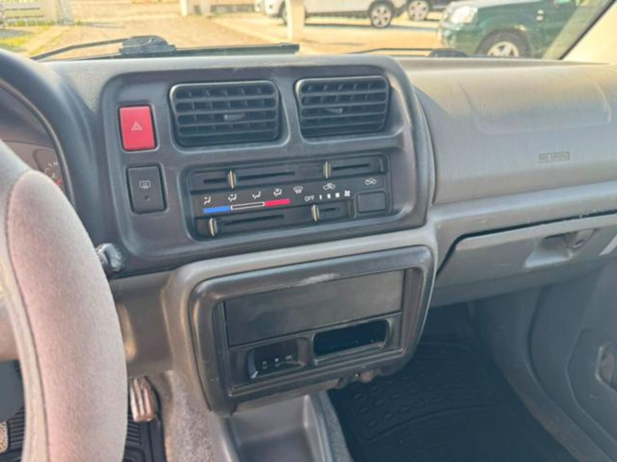 Suzuki Jimny 1.3i 16V cat 4WD JLX (10)