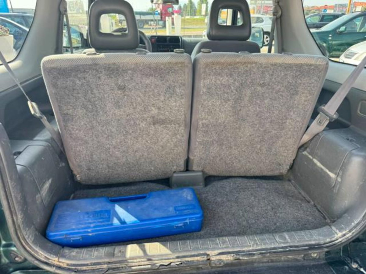 Suzuki Jimny 1.3i 16V cat 4WD JLX (13)