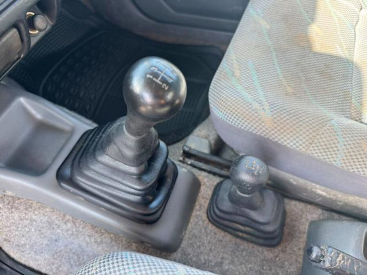 Suzuki Jimny 1.3i 16V cat 4WD JLX (16)