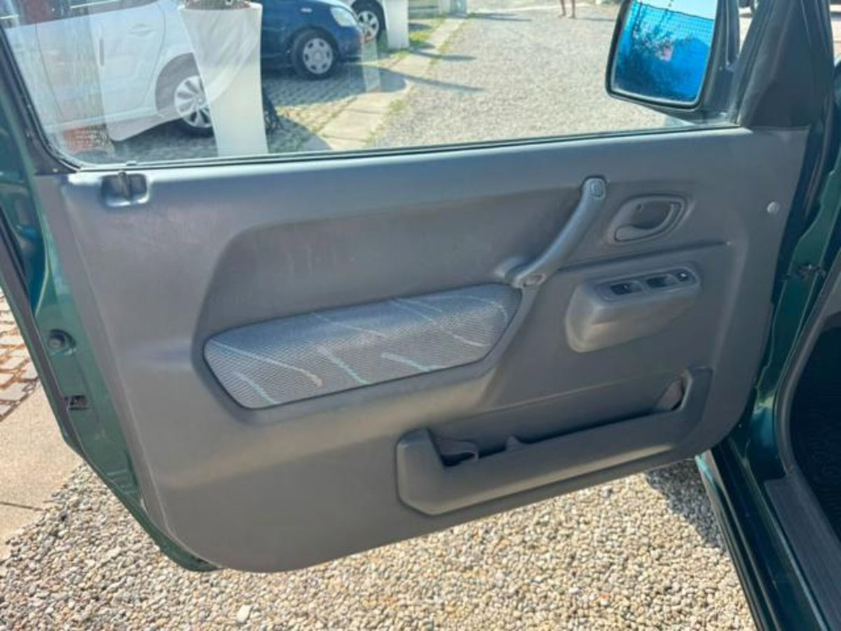 Suzuki Jimny 1.3i 16V cat 4WD JLX (8)