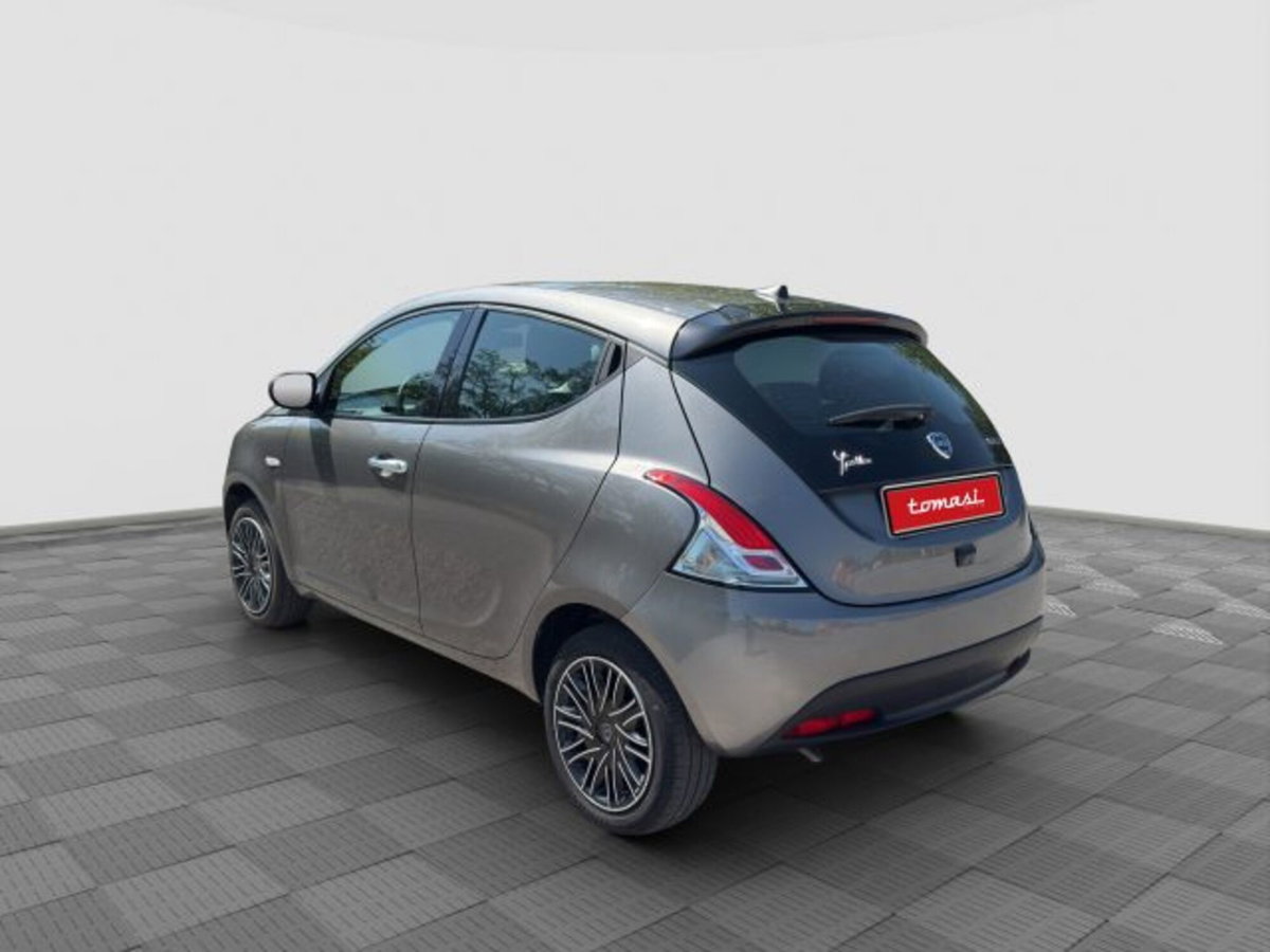 Lancia Ypsilon 1.0 FireFly 5 porte S&S Hybrid Ecochic Gold (3)