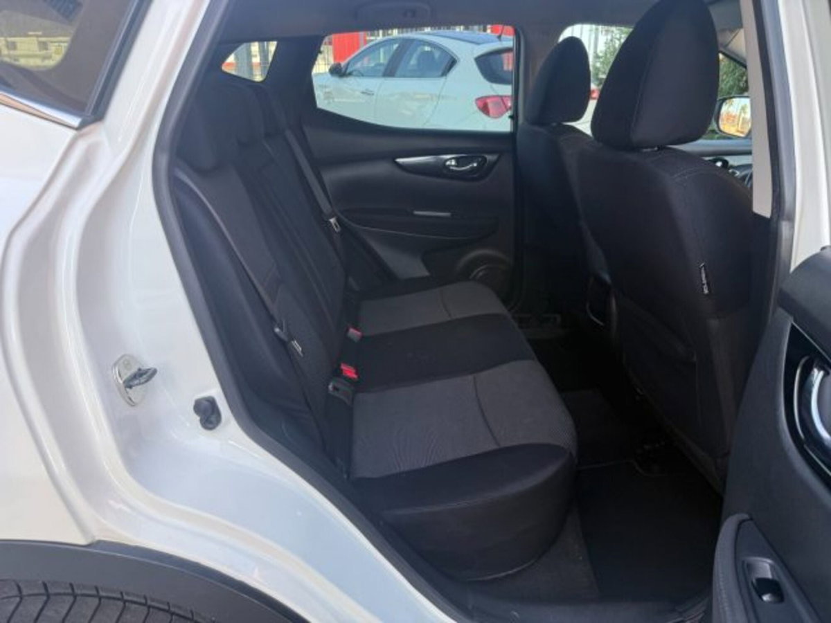 Nissan Qashqai 1.6 DIG-T Acenta (17)
