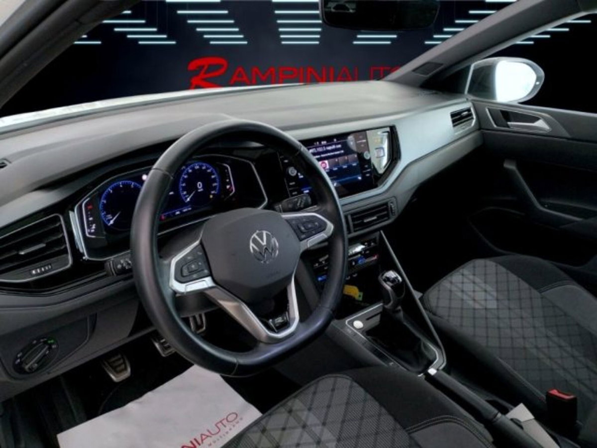 Volkswagen Taigo 1.0 tsi R-Line 115cv (14)