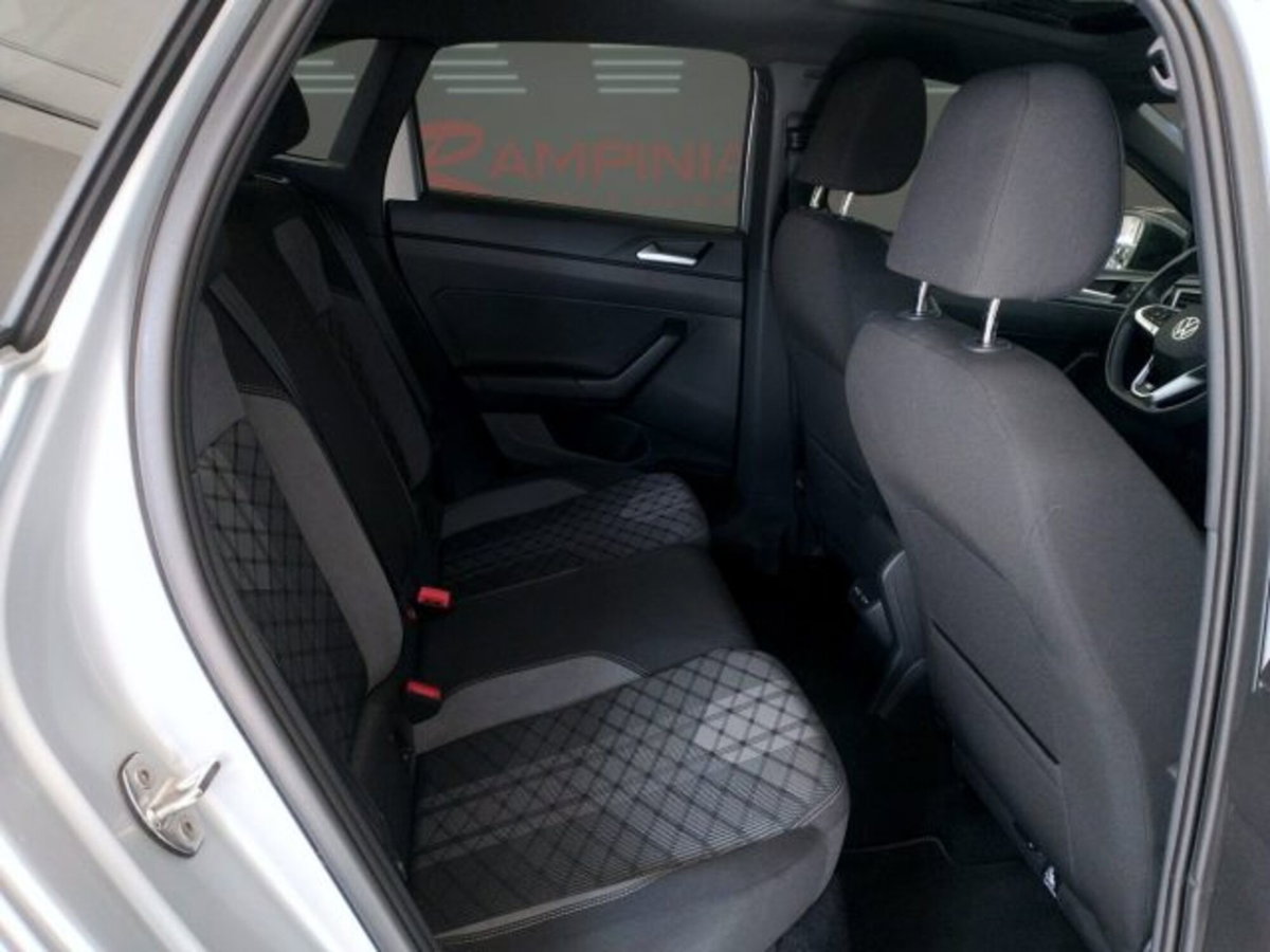 Volkswagen Taigo 1.0 tsi R-Line 115cv (17)