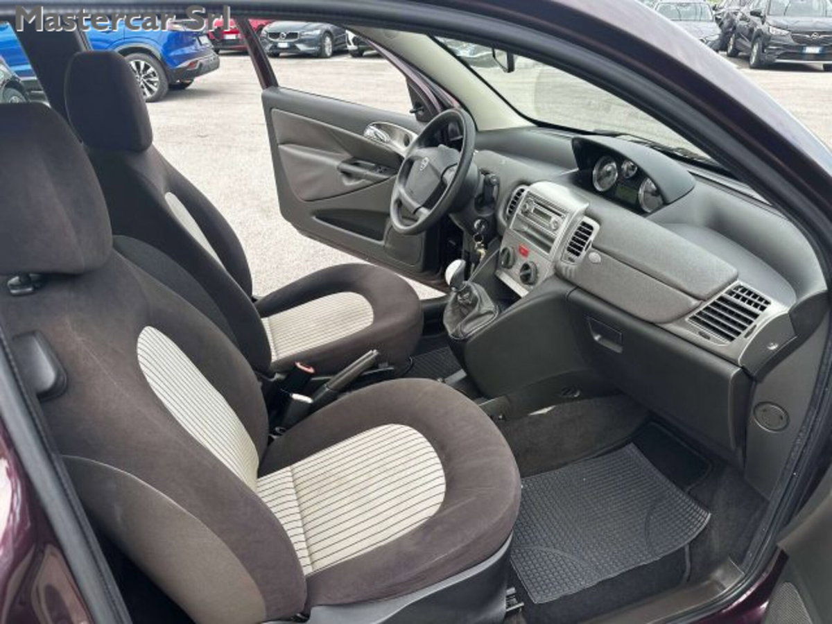 Lancia Ypsilon 1.2 Oro Plus (12)