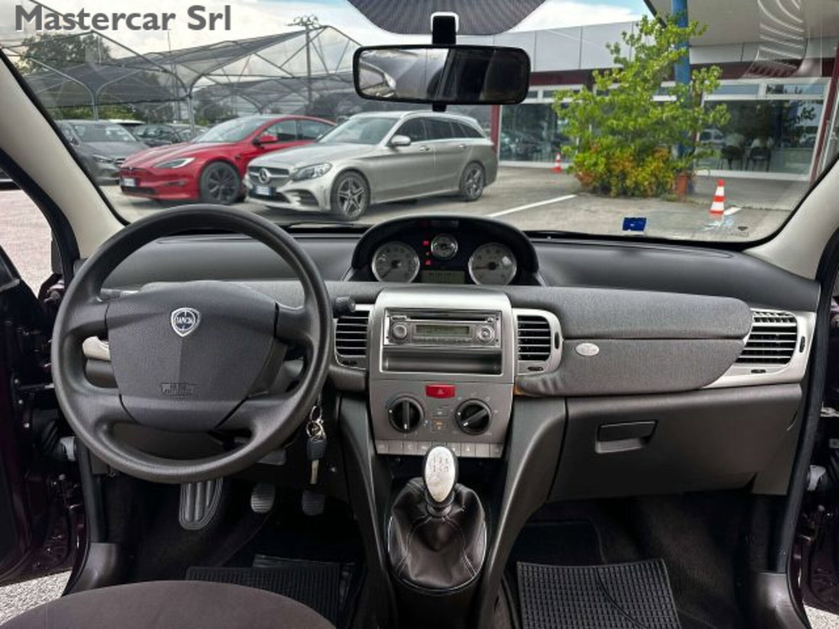 Lancia Ypsilon 1.2 Oro Plus (9)