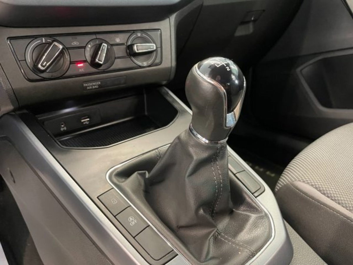 SEAT Arona 1.0 ecotsi Style 95cv (2)