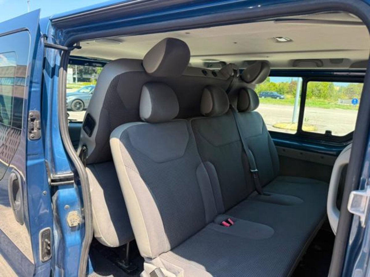 Opel Vivaro Furgone 27 2.0 CDTI 120CV PC-TN Combi 9 posti Easytronic Fap (9)