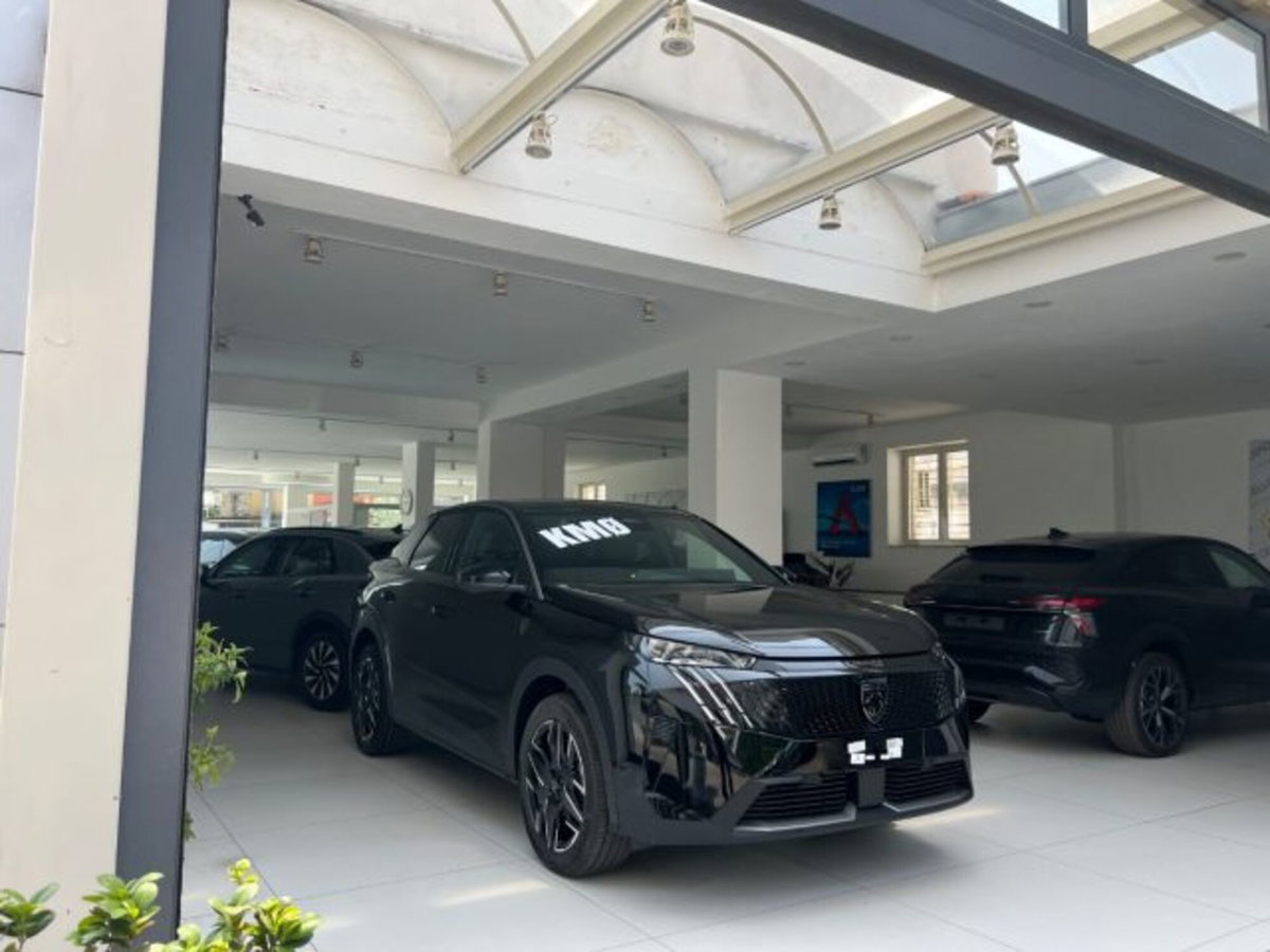 Peugeot 3008 1.2 hybrid GT Exclusive 145cv e-dcs6 (11)
