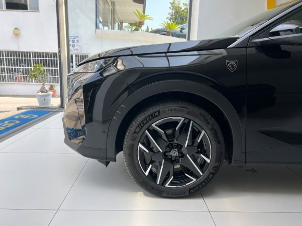 Peugeot 3008 1.2 hybrid GT Exclusive 145cv e-dcs6 (18)