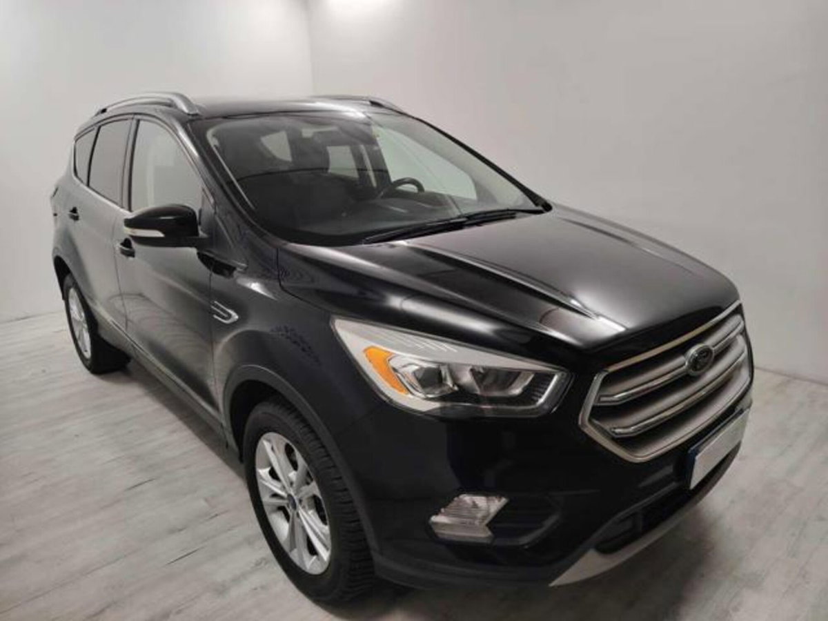 Ford Kuga 1.5 EcoBoost 120 CV 2WD Titanium (2)